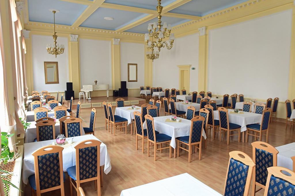 Hotel Garni Goldene Henne Arnstadt Zewnętrze zdjęcie