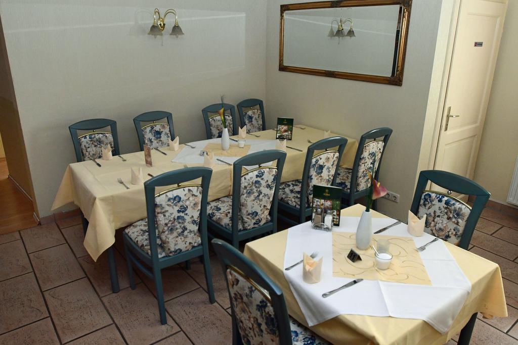 Hotel Garni Goldene Henne Arnstadt Zewnętrze zdjęcie