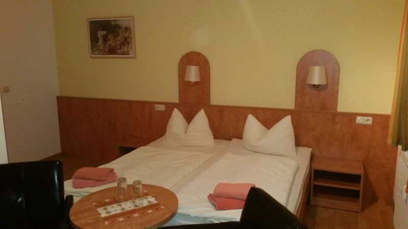 Hotel Garni Goldene Henne Arnstadt Zewnętrze zdjęcie